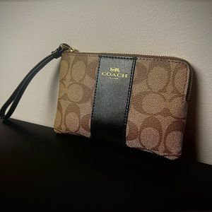 Coach Corner Zip Wristlet, New with tags